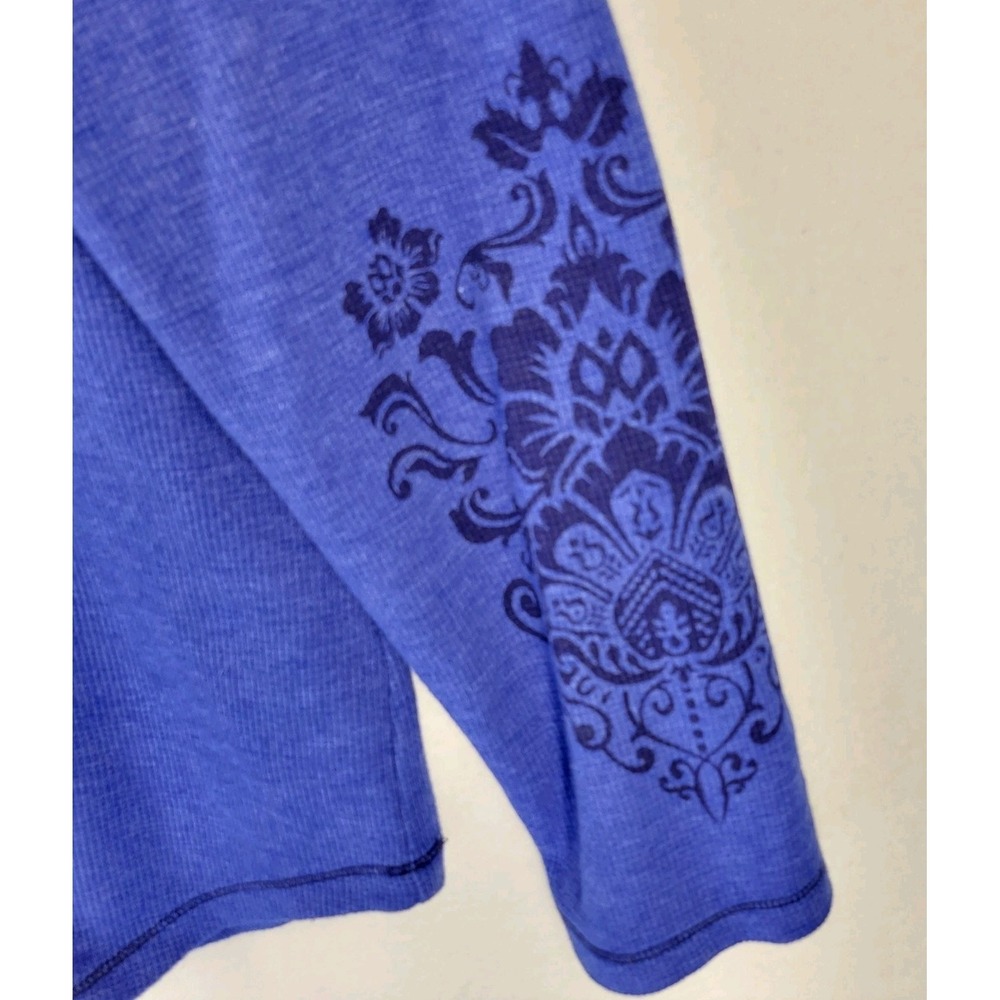 B.L.E.U. Blue Waffle Knit Thermal Embellished Medallion Graphic‎ Top Boho XL - Picture 4 of 7